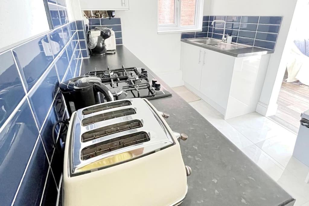 Modern 2 Bed Flat In Moseley